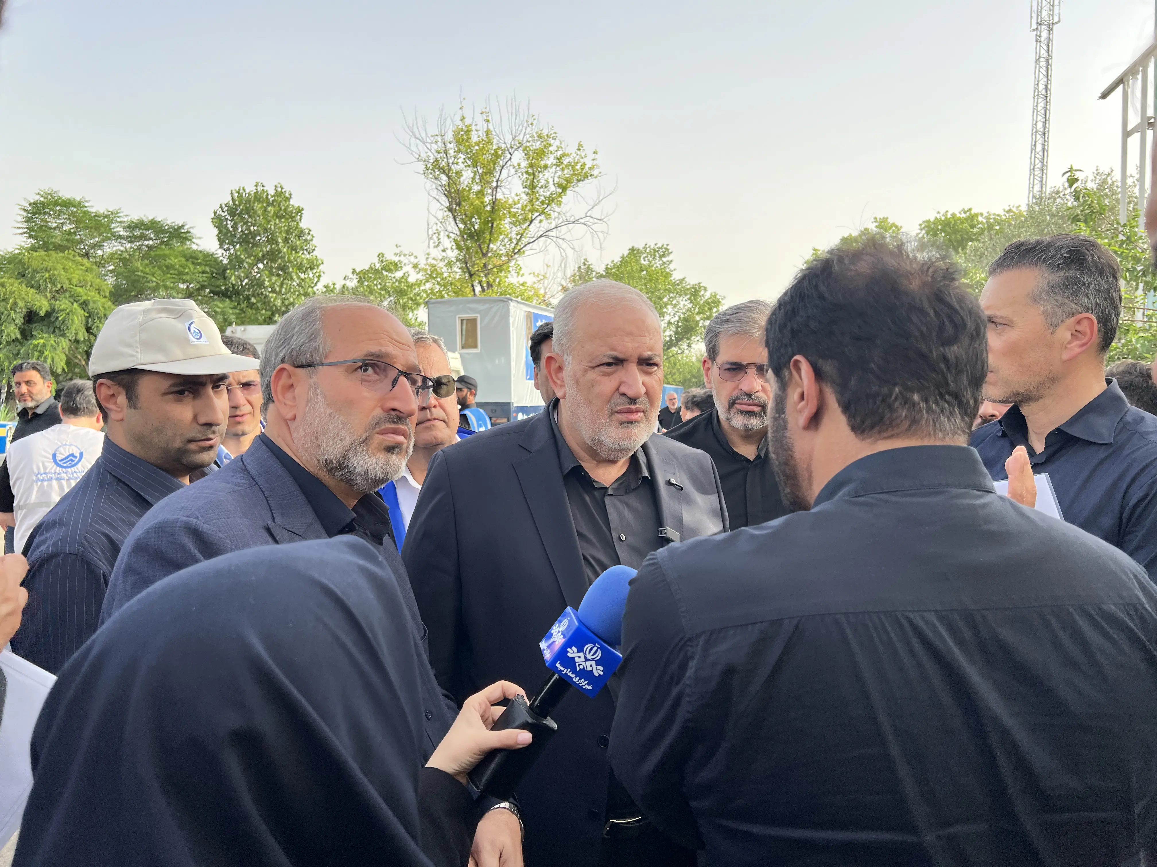 بازدید وزیر نیرو از روند آماده‌سازی مصلای امام خمینی (ره) برای مراسم تشییع و وداع با رهبر شهید انقلاب