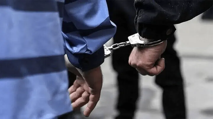 دستگیری سارق حرفهای قاپزن در ولنجک دستگیری سارق حرفهای قاپزن در ولنجک